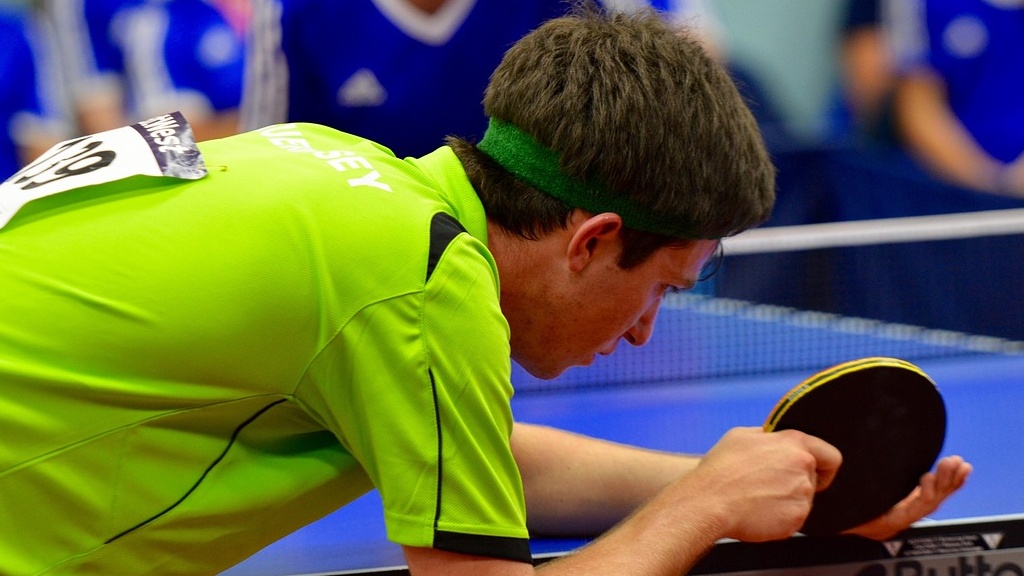 Tischtennis Aufschlag – 4 Varianten vom Profi erklärt